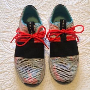 Size 8 Under Armour athletic shoes